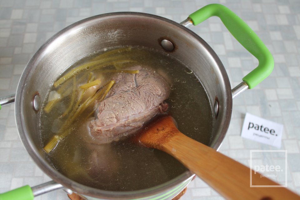 Борщ с говядиной на косточке и сельдереем - Шаг 2