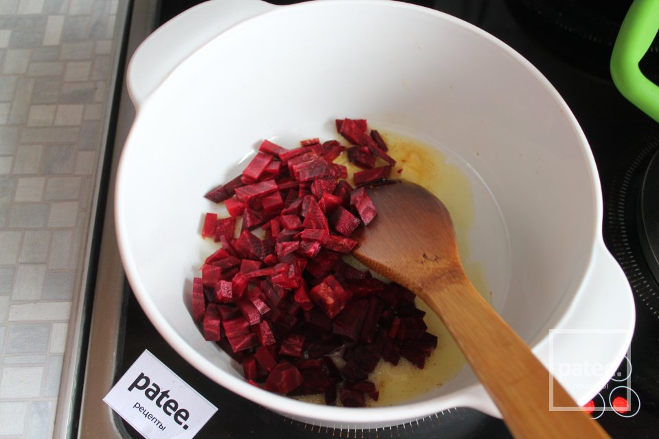 Борщ с говядиной на косточке и сельдереем - Шаг 6