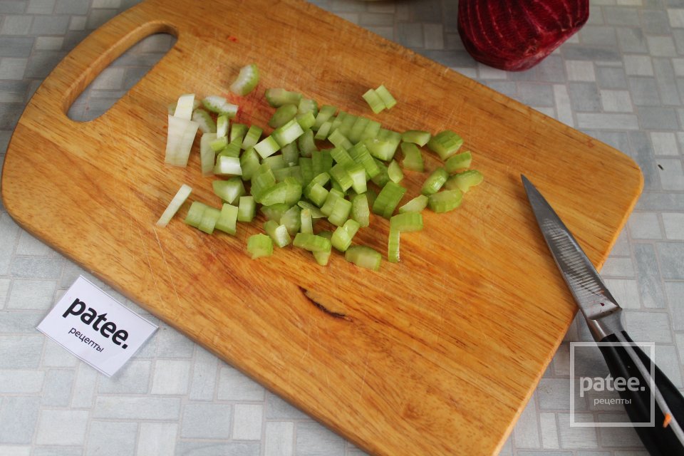 Борщ с говядиной на косточке и сельдереем - Шаг 9