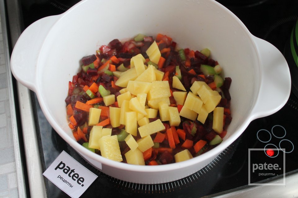 Борщ с говядиной на косточке и сельдереем - Шаг 11