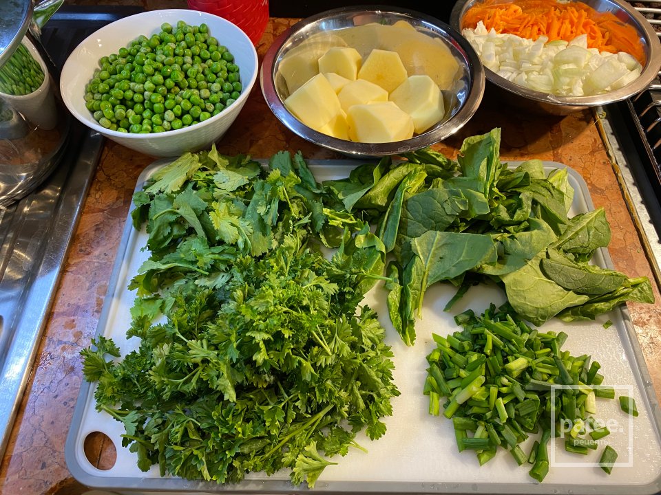 Крем-суп из зелёного горошка с зеленью - Шаг 2