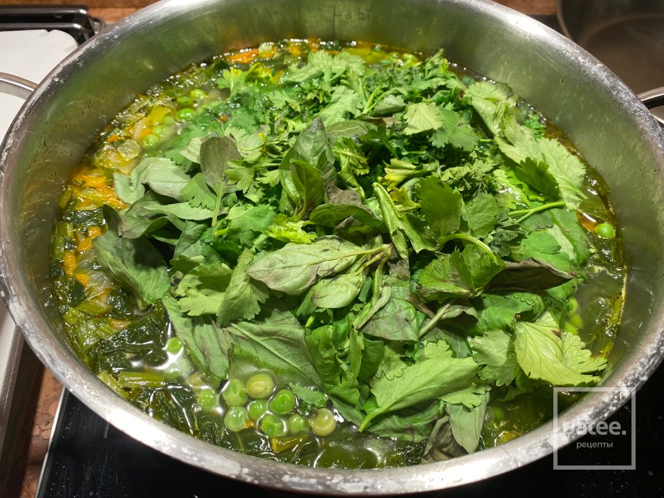 Крем-суп из зелёного горошка с зеленью - Шаг 10