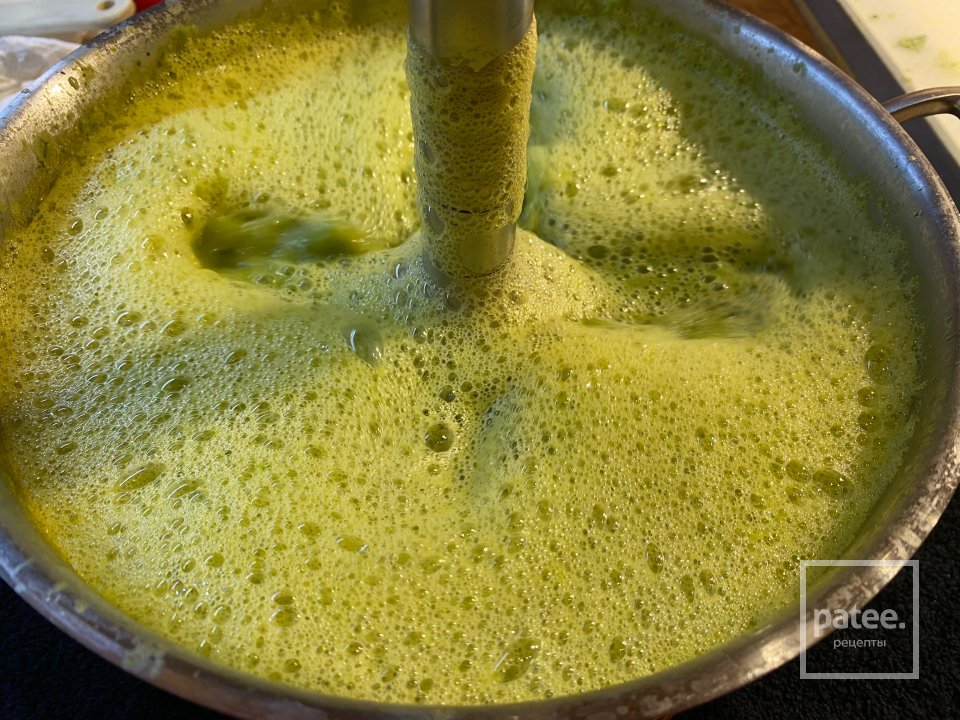 Крем-суп из зелёного горошка с зеленью - Шаг 12