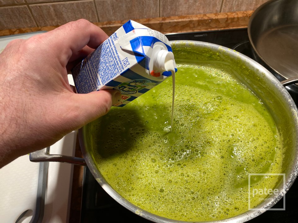 Крем-суп из зелёного горошка с зеленью - Шаг 13