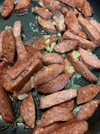 Жареная колбаса с макаронами за 20 минут - Шаг 1