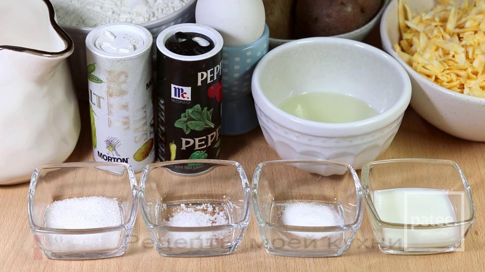 Пирог на кефире с картофелем и сыром - Шаг 1