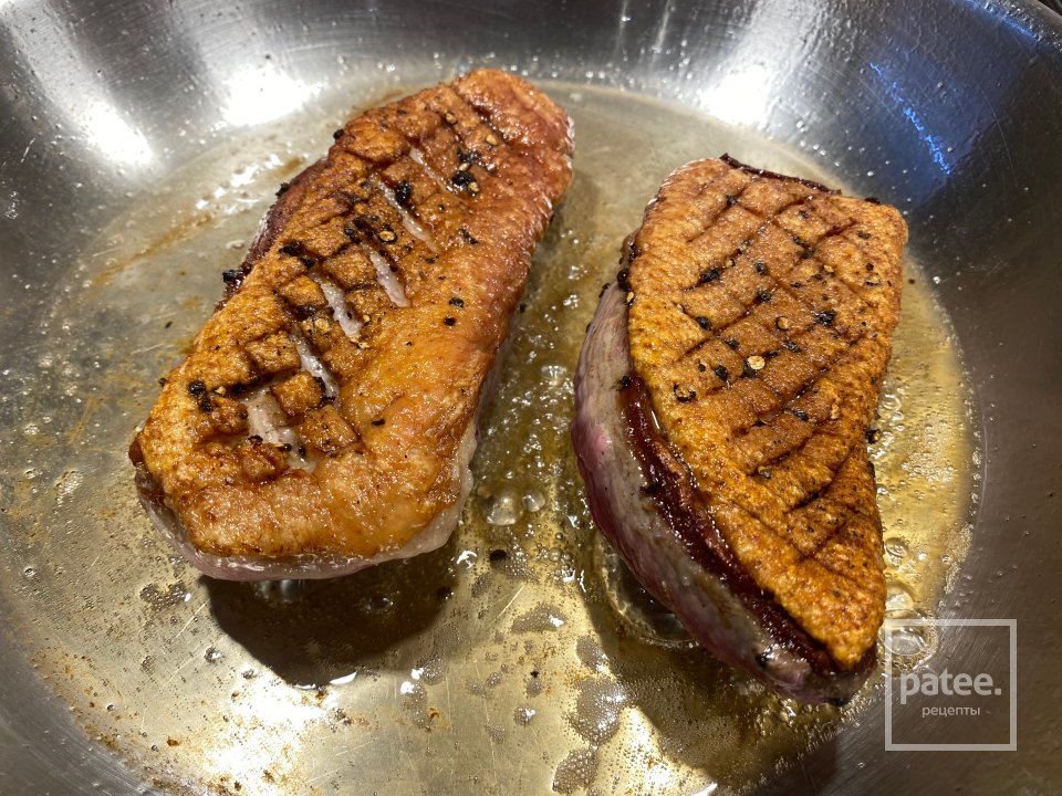 Жареная Утиная грудка с яблочными сливками - Шаг 11