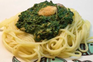 Спагетти с соусом из шпината и тунца