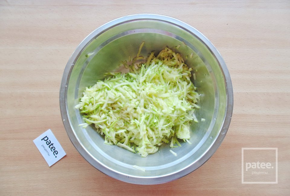 Оладьи из кабачка и молодой пекинской капусты - Шаг 2