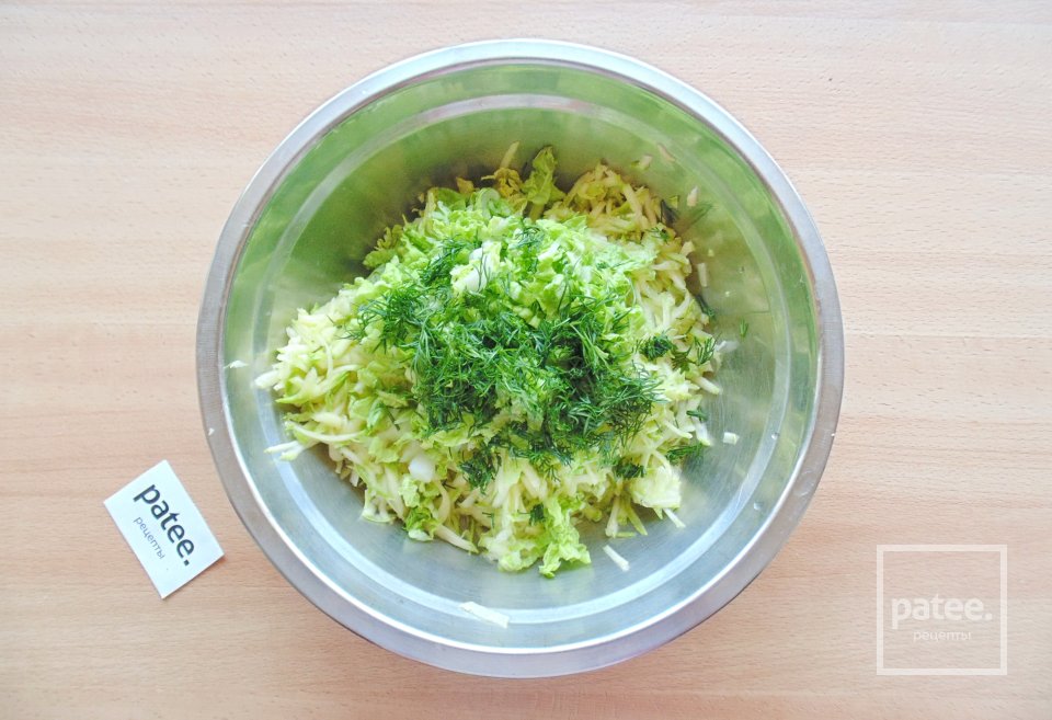 Оладьи из кабачка и молодой пекинской капусты - Шаг 4