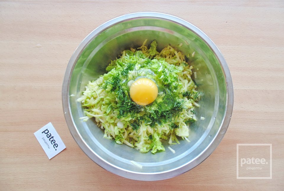 Оладьи из кабачка и молодой пекинской капусты - Шаг 5