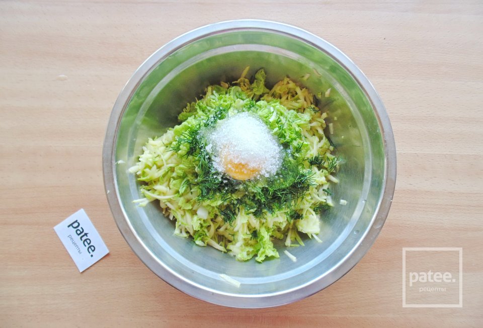 Оладьи из кабачка и молодой пекинской капусты - Шаг 6