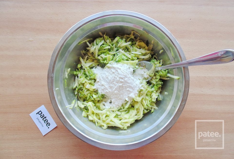 Оладьи из кабачка и молодой пекинской капусты - Шаг 7