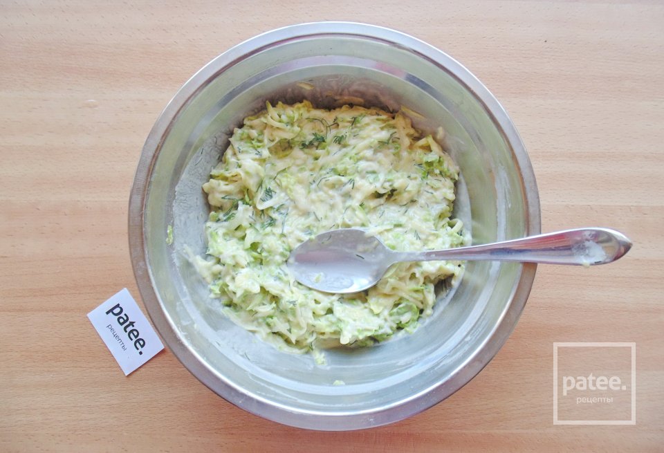 Оладьи из кабачка и молодой пекинской капусты - Шаг 8