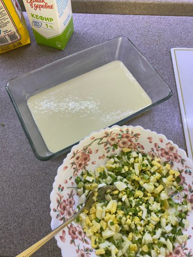 Заливной пирог с луком и яйцами. - Шаг 3