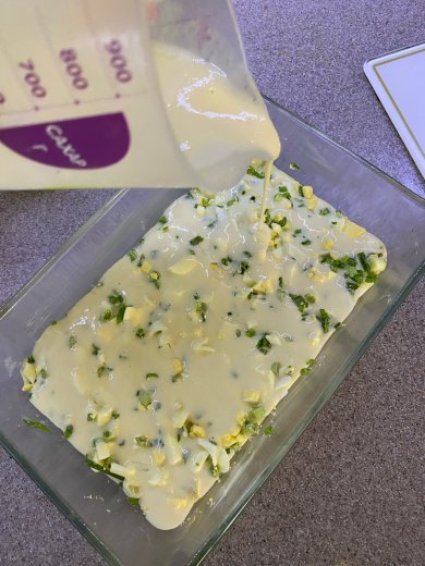 Заливной пирог с луком и яйцами. - Шаг 5
