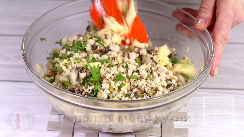 Заливной пирог с курицей и грибами - Шаг 7