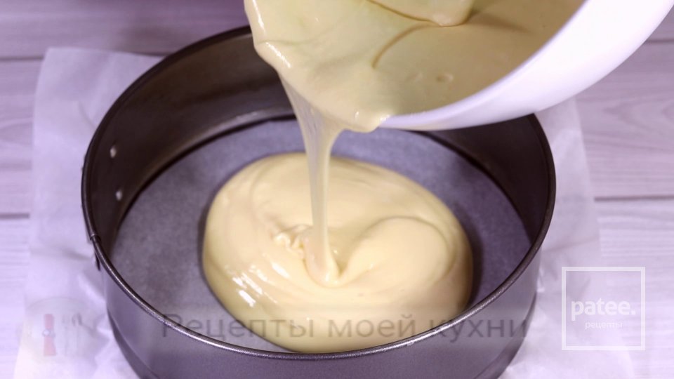 Заливной пирог с курицей и грибами - Шаг 10