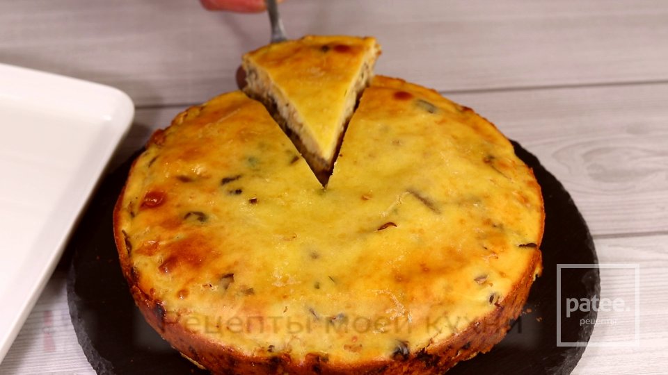 Заливной пирог с курицей и грибами - Шаг 14