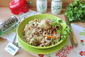 Куриные крылышки с гречкой