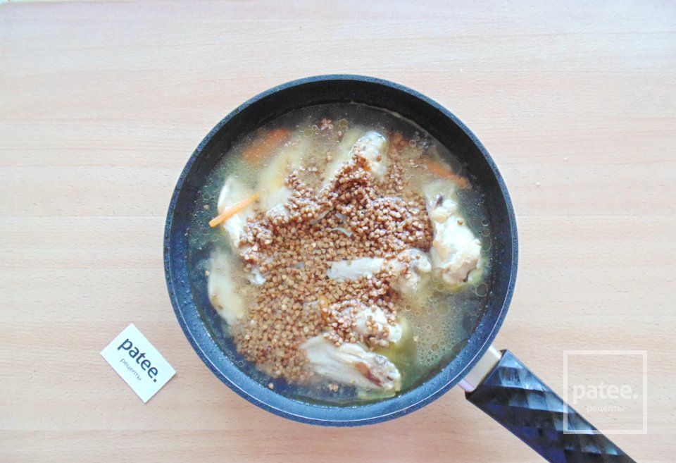 Куриные крылышки с гречкой - Шаг 9