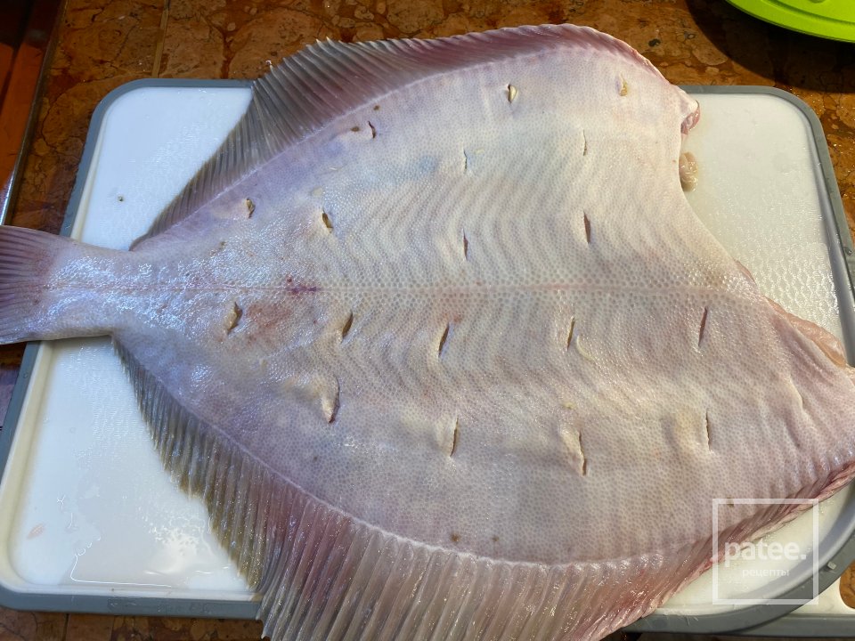 Атлантическая камбала в соли со сливочным пюре из шпината и спаржей под голландским соусом - Шаг 5