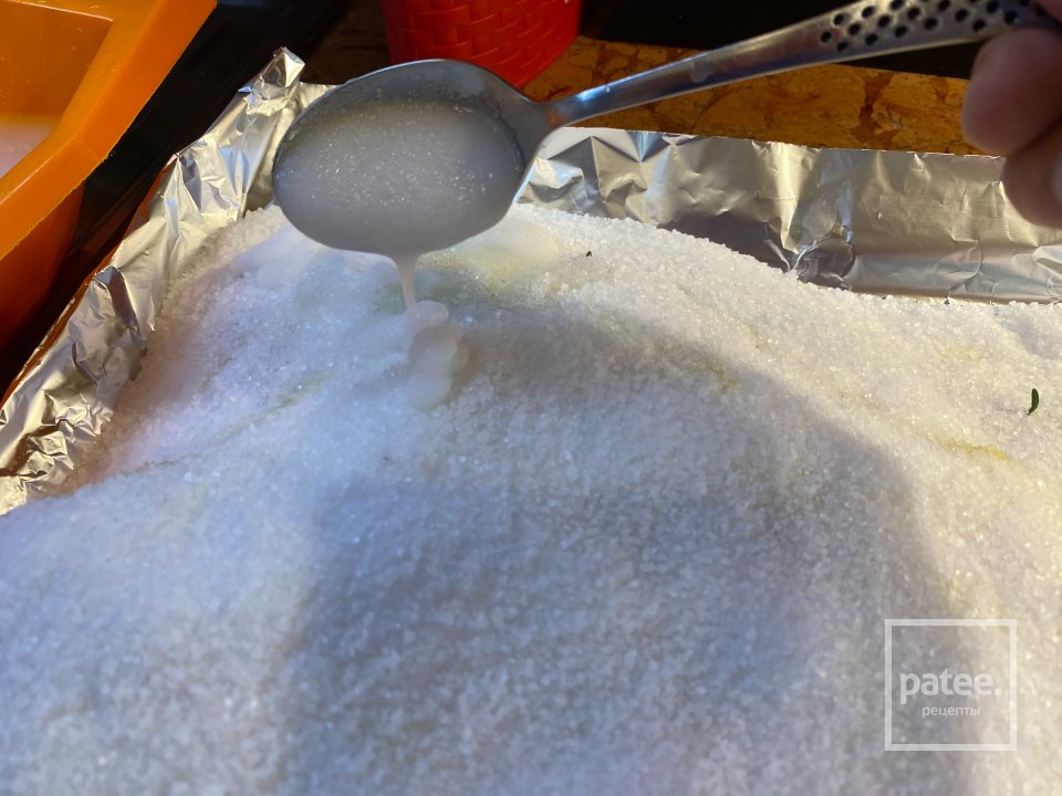 Атлантическая камбала в соли со сливочным пюре из шпината и спаржей под голландским соусом - Шаг 9