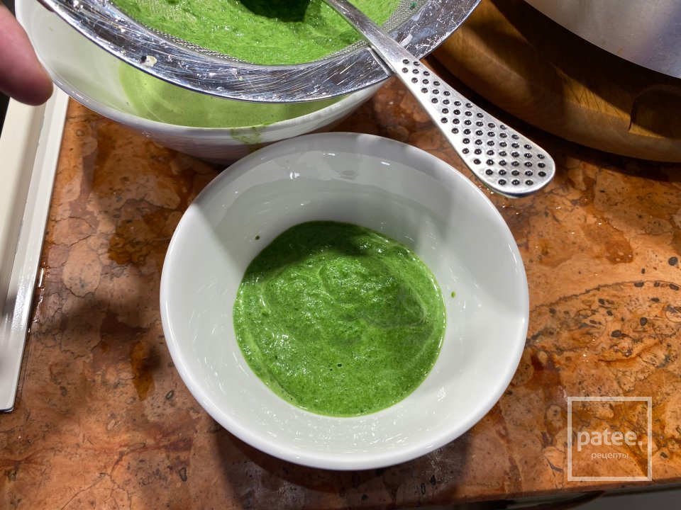 Атлантическая камбала в соли со сливочным пюре из шпината и спаржей под голландским соусом - Шаг 13