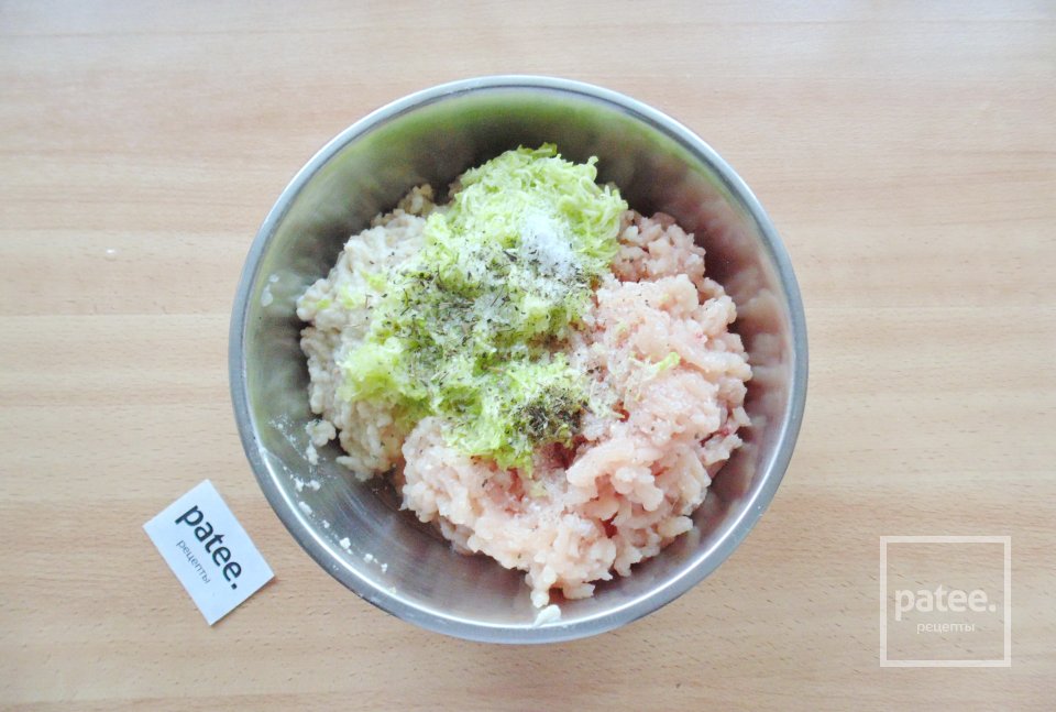 Куриные котлеты с кабачком в духовке - Шаг 5