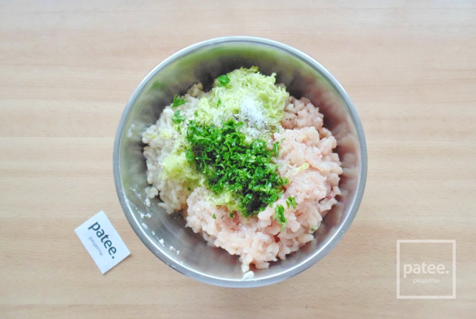 Куриные котлеты с кабачком в духовке - Шаг 6