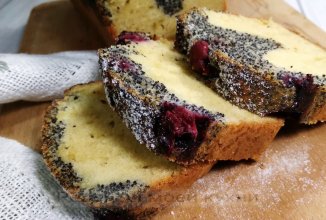 Кекс с вишней и маком