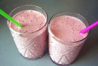 Бананово-клубничный коктейль 🍹