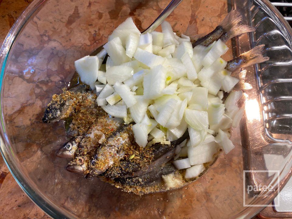Маринованная мойва в пряностях - Шаг 8