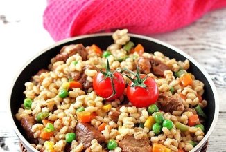 Перловка с мясом и овощами