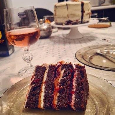 Шоколадный торт с карамелью и вишней - Шаг 4