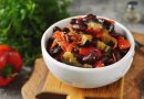 Сытный салат из баклажанов