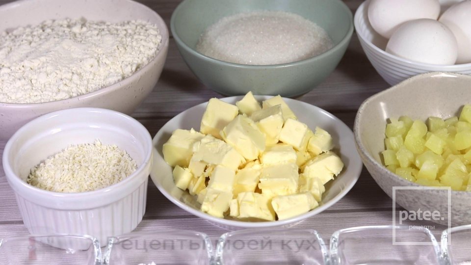 Кекс с ананасом и кокосовой стружкой - Шаг 1