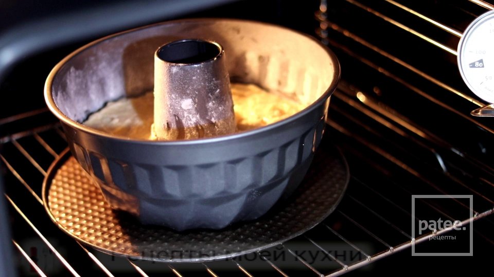 Кекс с ананасом и кокосовой стружкой - Шаг 7