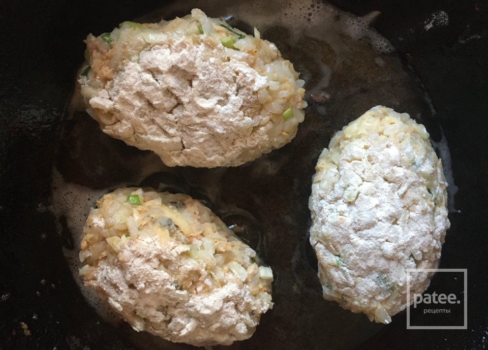 Котлеты с рисом и рыбными консервами. - Шаг 7