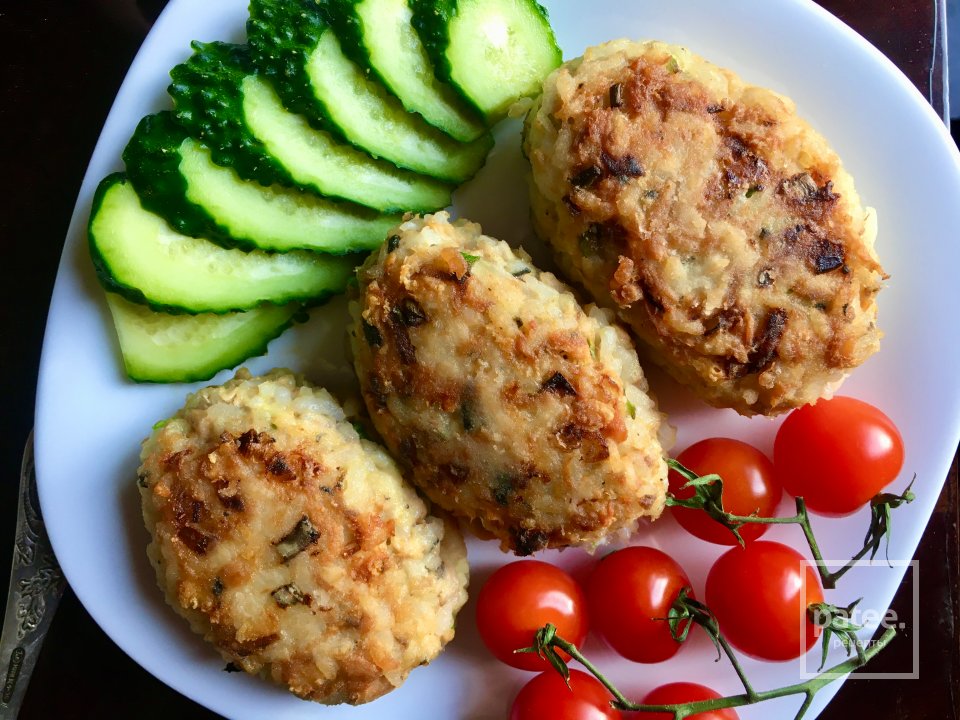 Котлеты с рисом и рыбными консервами. - Шаг 8