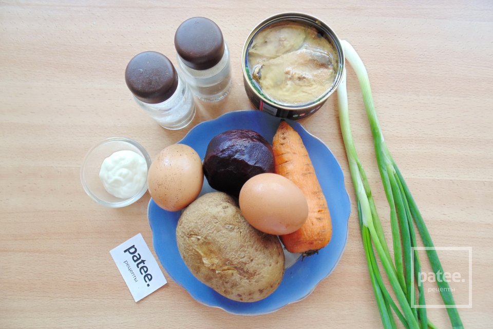 Слоеный салат со свеклой и сардиной - Шаг 1