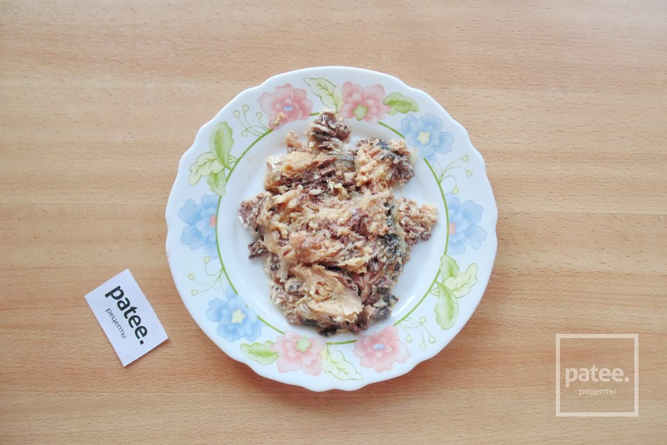 Слоеный салат со свеклой и сардиной - Шаг 2