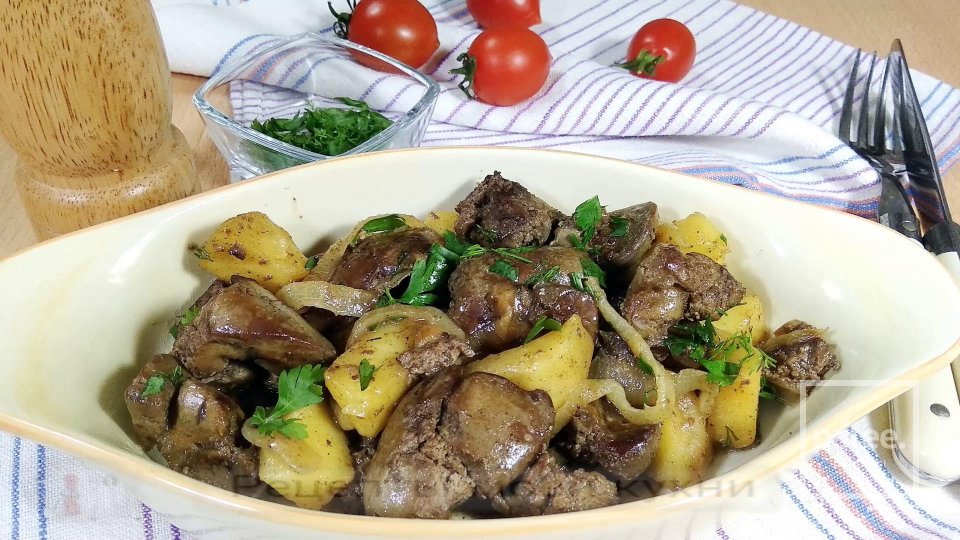 Куриная печень с яблоками и луком - Шаг 10