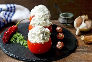 Фаршированные помидоры с творогом и чесноком 🧄