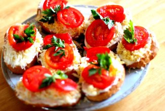 Бутерброды с икрой трески, сыром и томатами 🍅