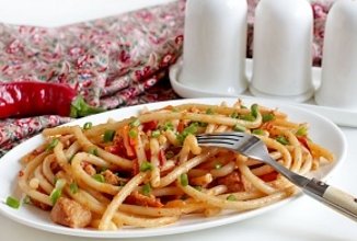 Макароны с куриным филе и овощами 🍝