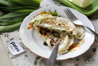 Лепешки с творогом и черемшой