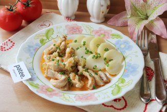 Бефстроганов из свинины с солеными огурцами