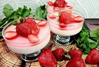 Творожный десерт с клубничным желе 🍓