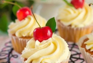Капкейки с черешней и сливочным кремом 🧁